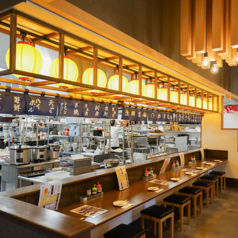 お1人さまやデートにもピッタリなカウンター席をご用意しております。サクのみなどお気軽にご利用ください