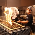 にしの鯔背名物【藁焼き】を目の前で豪快に焼き上げます。出来立てを熱いうちにお召し上がりください。