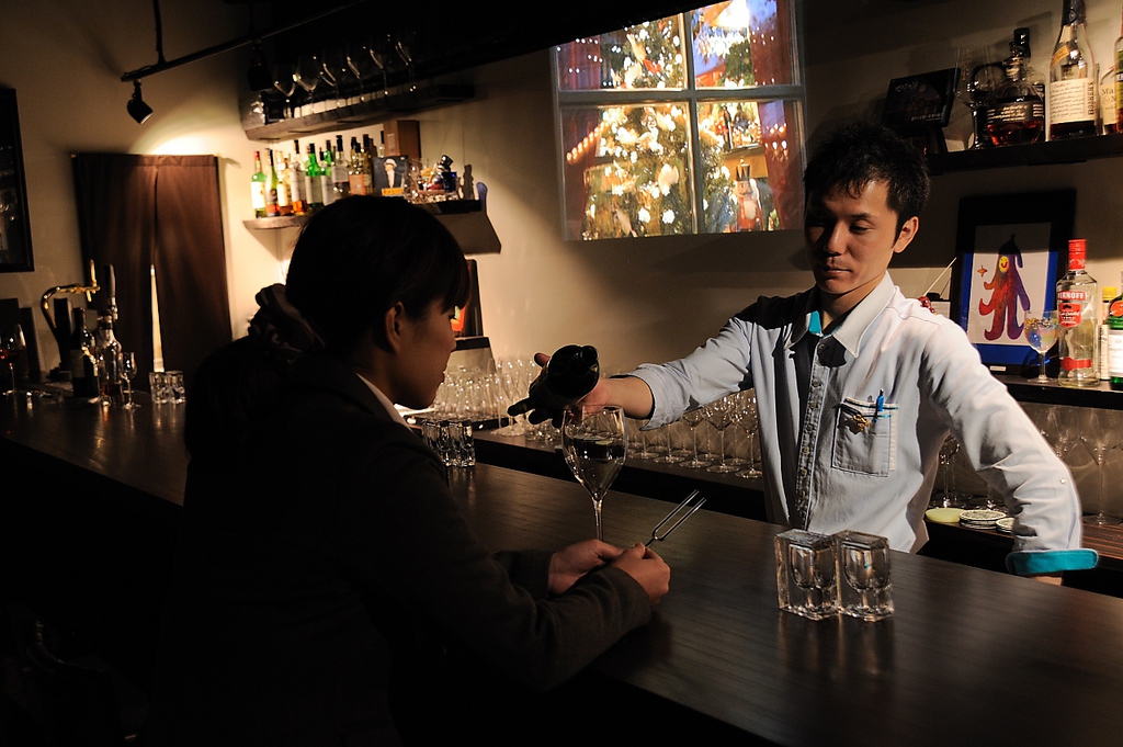 セレブ気分のバーカウンターは、ちょっとオトナな気分★1人でも、友達とも、デートでも…