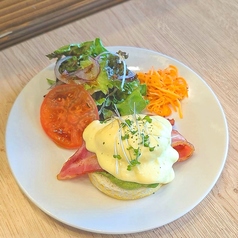 エッグベネディクト【ソーセージ or ベーコン】