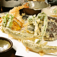 定番沖縄料理、お酒にぴったりのおつまみはもちろん、旬の食材を堪能いただけるメニュー取り揃えております。鮮度抜群の海鮮類や野菜をお楽しみください。