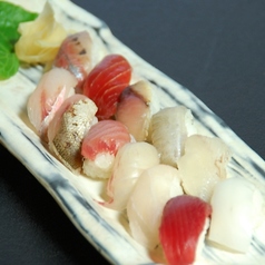 天然南まぐろと時季の魚寿司盛り合わせ 三貫