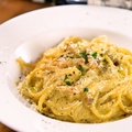 料理メニュー写真 自家製パンチェッタを使ったカルボナーラ　スパゲッティ