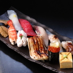 ネタが大きく、食べ応えがある松馬寿司の看板メニューでございます。お酒との相性もぴったり合います