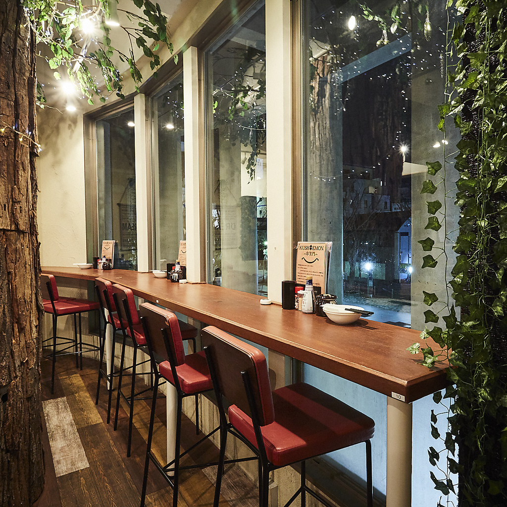 デートなどに大人気！夜の景色を楽しみながら美味しいお酒と料理をご堪能いただけます！