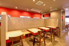 2名様用のテーブル席です