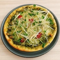 料理メニュー写真&nbsp;【ピザ】しらすと大葉ジェノベーゼのクリスピーピザ
