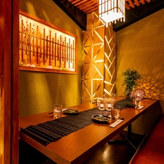 日本橋駅からすぐの好立地。趣のある店内ながら貸切のご利用で最大80名様までご利用頂けます。飲み放題付コース4400円(税込)～と低価格。個室空間だからこそ上品な宴会をお楽しみ頂けます。飲み会や宴会はもちろん、歓迎会、送別会、女子会、接待などにも幅広くご対応致します