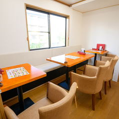 1階/窓際4名掛けテーブルあり