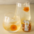 ウメ子の家は、梅酒の品揃えには自信があります！定番・人気の梅酒からハチミツや果実とのブレンド酒、希少なものや珍しいものまで、梅酒好きにはたまらない全15種以上を取り揃えております♪色とりどりの梅酒を飲み比べしてみてください♪豊富な梅酒に創作料理を合わせてご満喫ください。