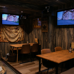 【使いやすいテーブル席】お友達同士で盛り上がるのにぴったりなテーブル席！向きを変えて大人数でご利用いただくことも可能です。