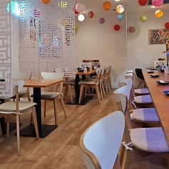 4名テーブルを接続して12席のお席がご用意できます。