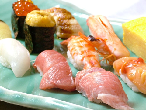 職人が心をつくした乾山の味で、心をつくしたおもてなしをいたします。