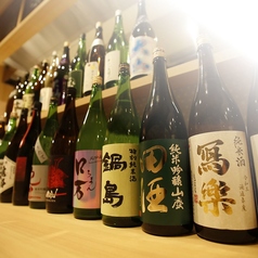 季節による30種を超える日本酒のラインナップ