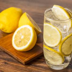 果実感あふれる爽やかな自家製レモンサワー