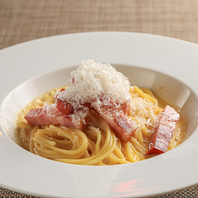 お昼はランチ＆カフェ営業！