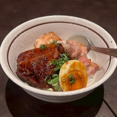 やまと豚角煮炙りと麦風鶏塩焼き丼丼
