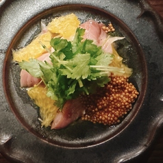 天然ブリと新玉ねぎと八朔のカルパッチョ