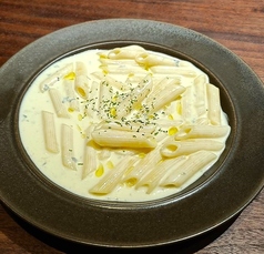 ゴルゴンゾーラのクリームソース（ペンネ）