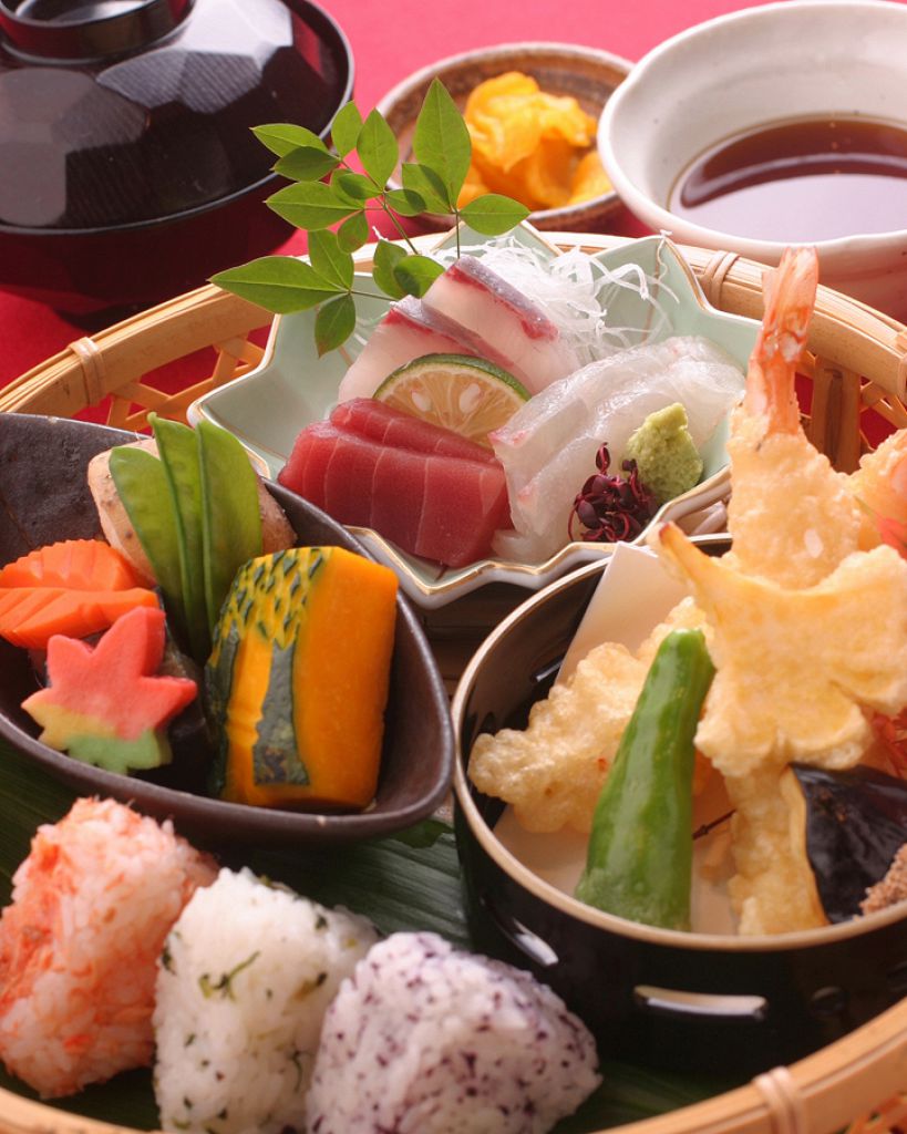 バランスのいい【夜ご飯　花かごセット】仕事帰りのヘルシーごはんにどうぞ。