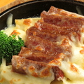 料理メニュー写真 三浦葉山牛ザブトン肉ステーキ　チーズ焼き