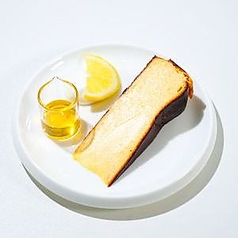 ハーフ季節のバスクチーズケーキ