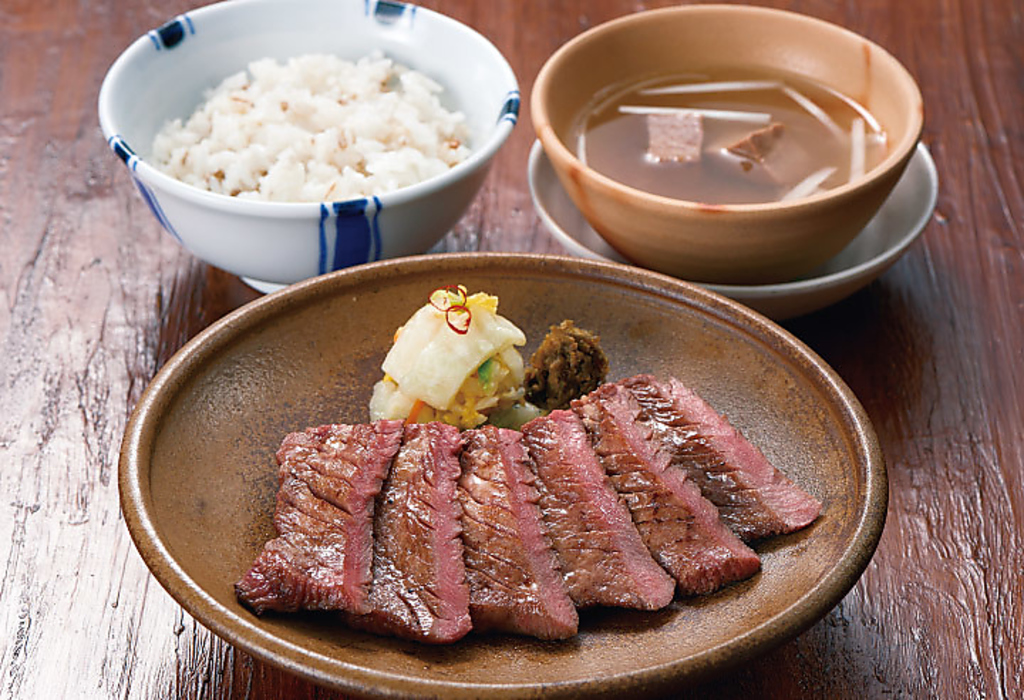 芳醇な香りと旨味を併せ持つ、当店自慢の絶品牛たんをご堪能下さい。