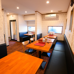 1階/6名掛けテーブルあり