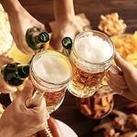 冷えたビールで乾杯！約60種類の多彩なドリンク飲み放題付きコースは、ご宴会や女子会に大人気です◎