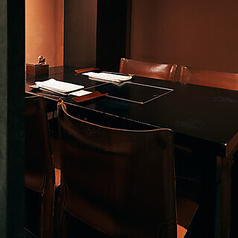 【半個室】落ち着いた空間なので、接待や会食、記念日など幅広いシーンにご利用いただけます。