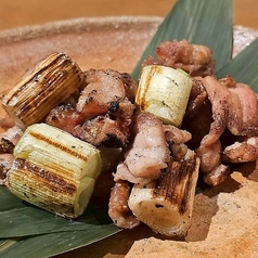 淡路鶏せせりと葱の炭火焼き