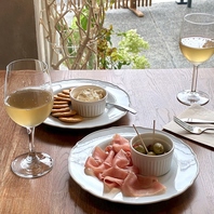 ビールやワインとアテとなるアペリティフが充実♪