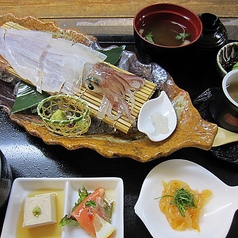 新鮮な「命男いか」を活イカ定食で！（3630円税込）