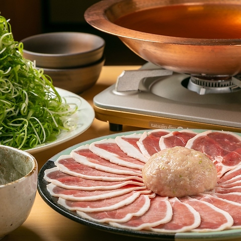 木材を基調にした落ち着く大人の隠れ家