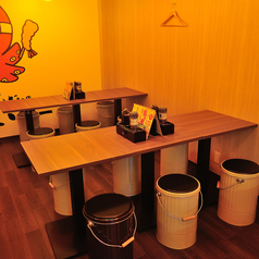 ゆったりとしたテーブル席をご利用ください。