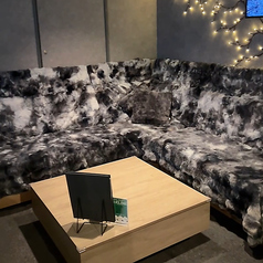 お席での充電も可能!大人数でのご利用や、お酒を楽しみながらのボードゲームもおすすめです♪