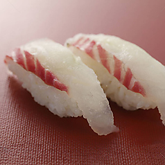 季節のブランド魚を赤字大特価でご提供。『みかん鯛』の握り～天然塩添え～