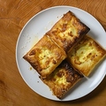 料理メニュー写真&nbsp;3種チーズ タルトフランベ