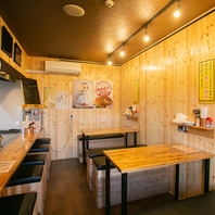 自分たちで作り上げたこだわりのある落ち着いた店内◎