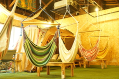 ハンモックやテントがある テント中はまるでキャンプ