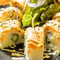 料理メニュー写真 サーモンの炙りロール寿司