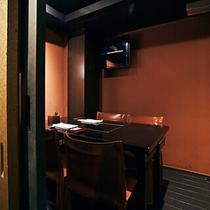 【半個室】落ち着いた空間なので、接待や会食、記念日など幅広いシーンにご利用いただけます。