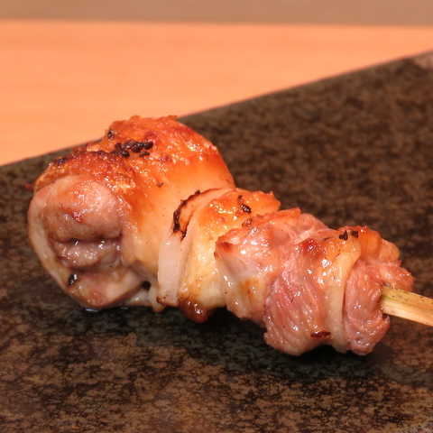 九州地鶏や九州の食材にこだわってご提供　※写真は天草大王もも肉（熊本）の写真