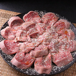 ホホ肉、ウワミスジ、カシラなど・・・一頭から少ししか取れない、ちょっと珍しいお肉揃ってます！