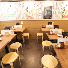 串焼き酒場 とりとん 横浜駅前店の雰囲気1