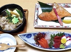 【迷ったらコレ！】お刺身・焼き物・煮物がセットになったお得な「おまかせ3品」の写真