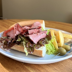 牛肉のパストラミ（フライドポテト付き）