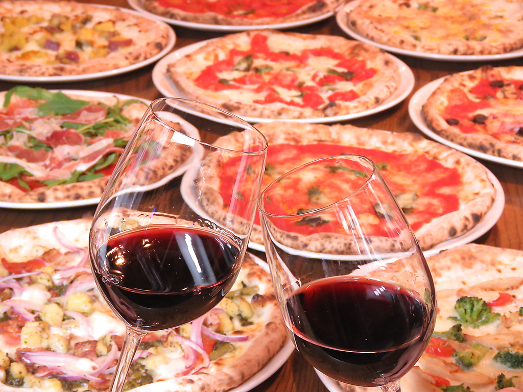 本格ナポリピッツァとワインが楽しめるピッツェリア＆バール！