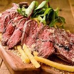 赤身の部分をゆっくり丁寧に焼き上げます。こだわり食材のイタリアンをご賞味ください。