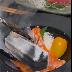 衝撃！！宮城サーモンの炭たたきの写真